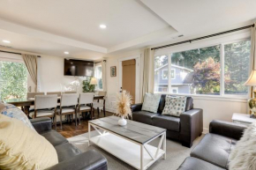 Lovely Redmond Home with Yard about 17 Mi to Seattle